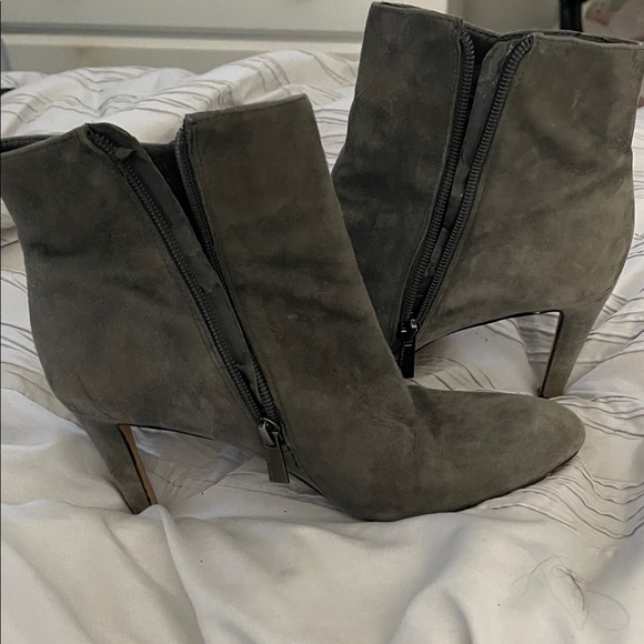Vince Camino. Chic Gray Suede Heeled Boots - Picture 3 of 7